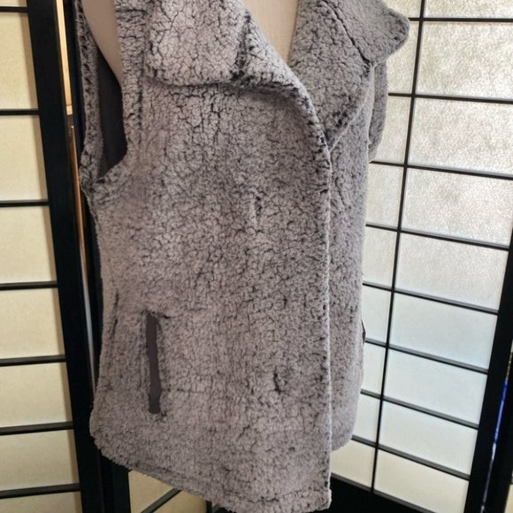 Natural Reflections Fleece Vest - Picture 2 of 4